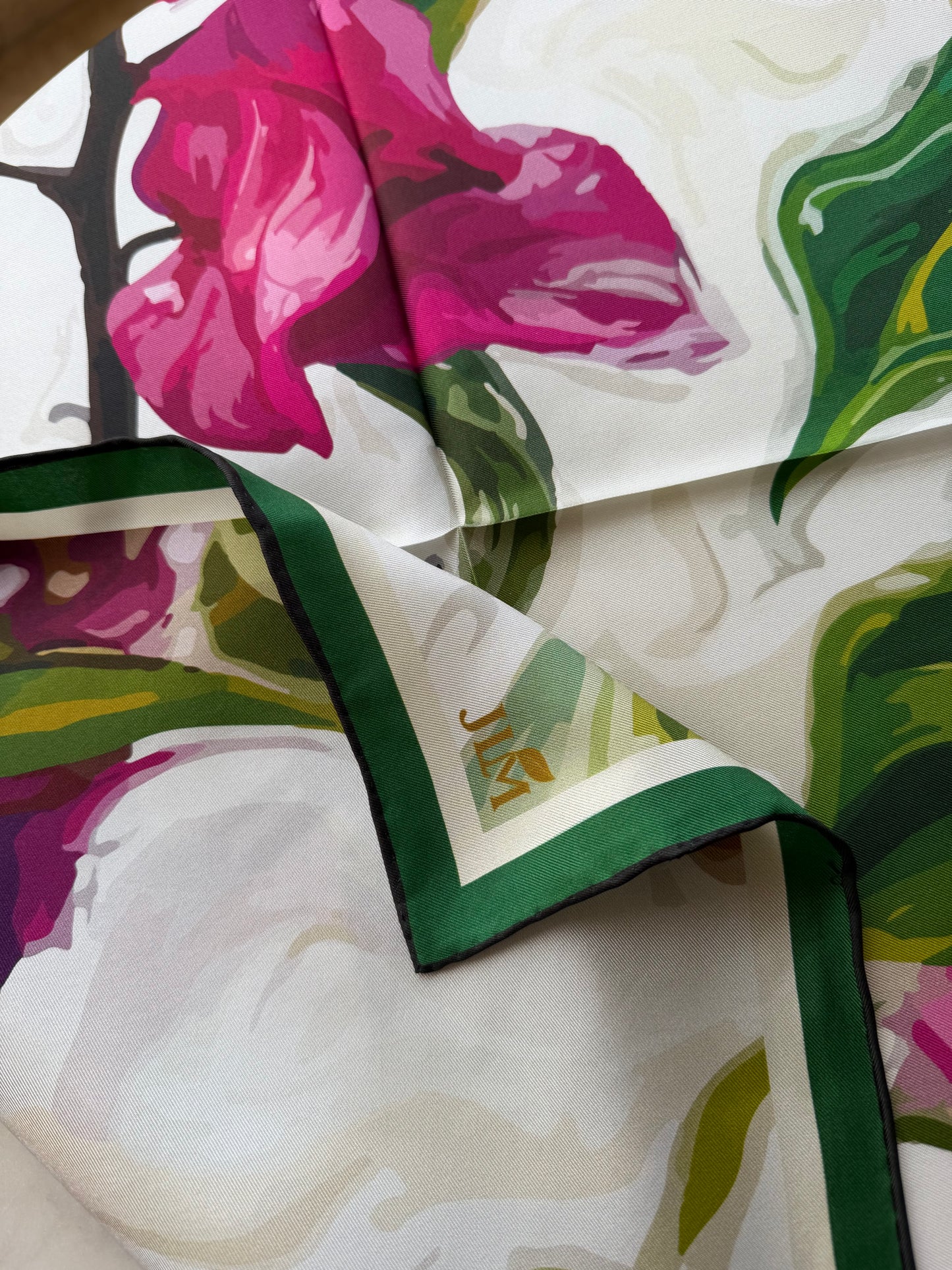 Bougainvillea - Silk Carré 65